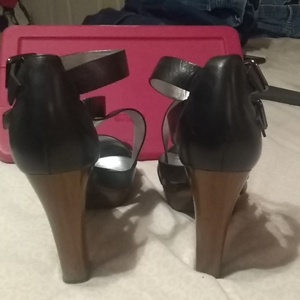 Shoes - Picture 2 of 8